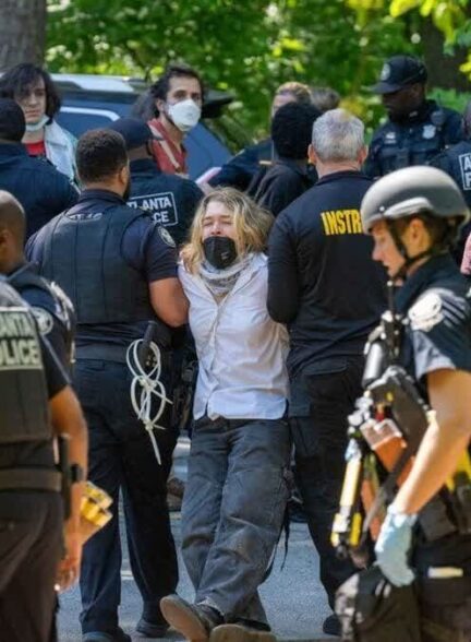 تفاوت رفتاری پلیس های مهربان آمریکا با پلیس ایران!